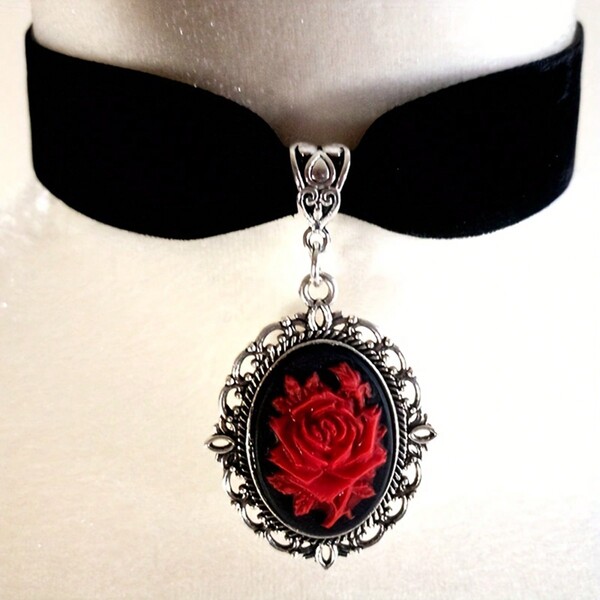 1 Stück Goth schwarz Plüsch Wassertröpfchen Anhänger Blumenkragen Choker Elegante Halskette Für Frauen Damen