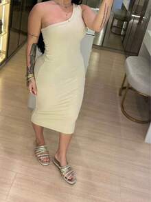 vestido um ombro so