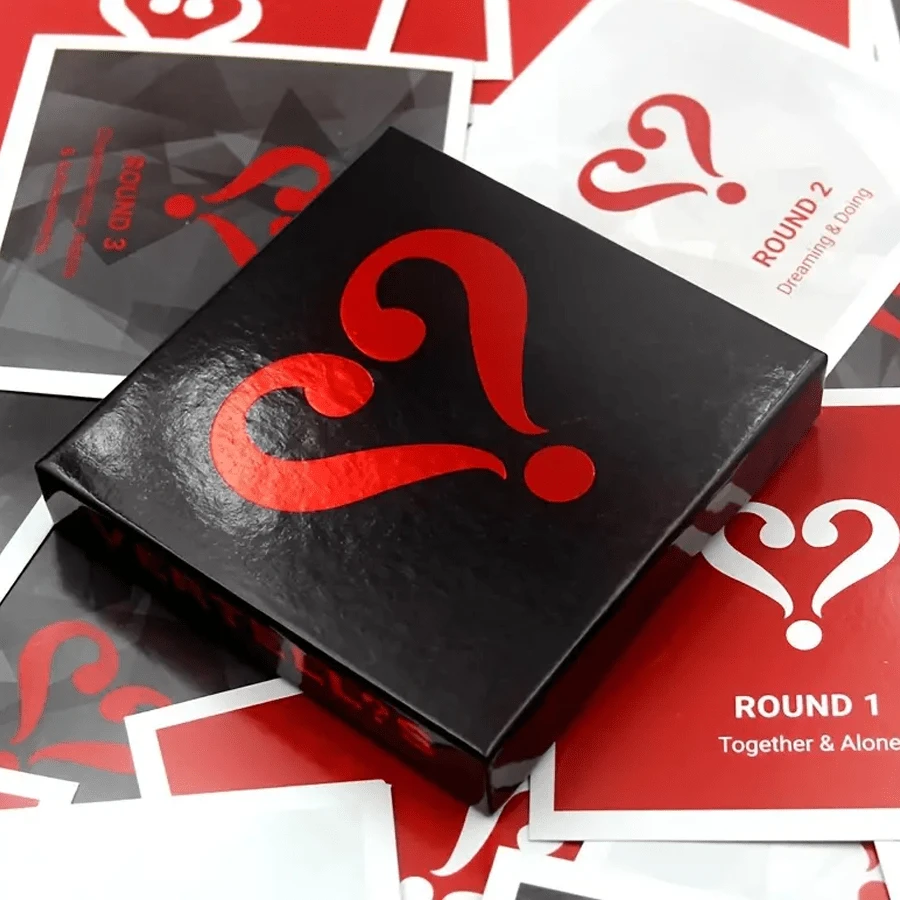 Juegos de parejas Vertellis Relationship Edition - Juegos de cartas para parejas de 2 jugadores - Juegos de cartas con iniciadores de conversación significativos para parejas - Juegos divertidos para parejas - Regalos románticos para parejas - negro rojo - Ver 1
