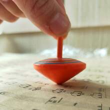 木質陀螺桌面減壓玩具，五件套彩色木製陀螺玩具，適用於遊戲派對禮物和生日禮物 - 彩色 - 查看 5