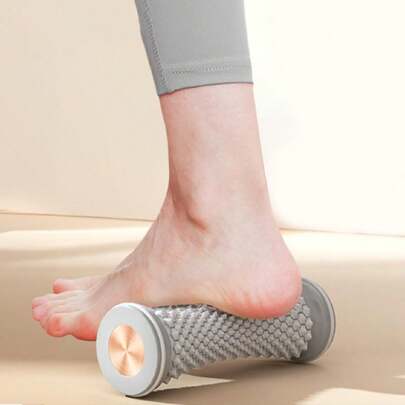 一个深度按摩足部滚轮有助于缓解腿部肌腱、改善血液循环、缓解足部疼痛和瘙痒，非常适合穿高跟鞋或长期运动的人、学校、返校、旅行、旅行必需品、家庭必需品、水疗、按摩工具、按摩、按摩器、水疗