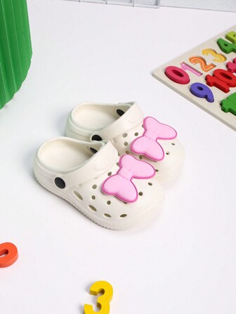 新款女童镂空拖鞋平底防滑两用可爱趣味夏季沙滩木屐配蝴蝶结鞋扣适合海边度假