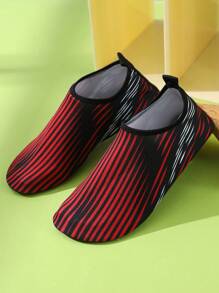 女士紅色條紋快干裸足健身工作室瑜伽游泳鞋，游泳鞋，水鞋，極簡滑入式水鞋襪 - 紅色 - 查看 1