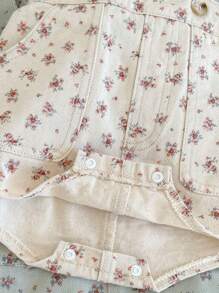 Salopette En Denim Doux Lavé À Leau À Petites Fleurs À La Mode Pour Bébé Fille