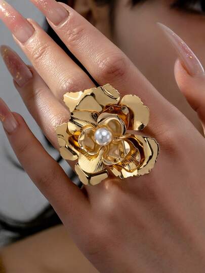 An Elegant And Fashionable Ring For Women With Adjustable Diameter, Embellished With Rhinestones And Faux Pearls Arranged In The Shape Of A Flower; Perfect For Attending Banquets, Parties Or Festivals, As Well As As A Gift To Wives. Valentines,Mom,Mother,Mother's Day,Gift