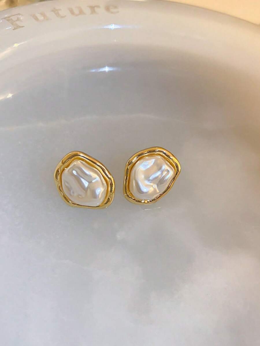 1 Pair Asymmetrical Geometric Shape Pearl Stud Earrings - Gold - View 1