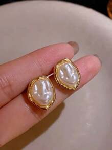 1 Pair Asymmetrical Geometric Shape Pearl Stud Earrings - Gold - View 3