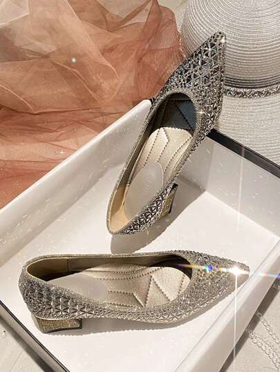 Sapatos com Nó de Laço de Pérola e Cristal de Estilo Francês Primavera/Verão 2024 Novos Sapatos de Celebridades da Internet Fashion Versáteis Pontiagudos com Salto Médio/Grosso/Alto