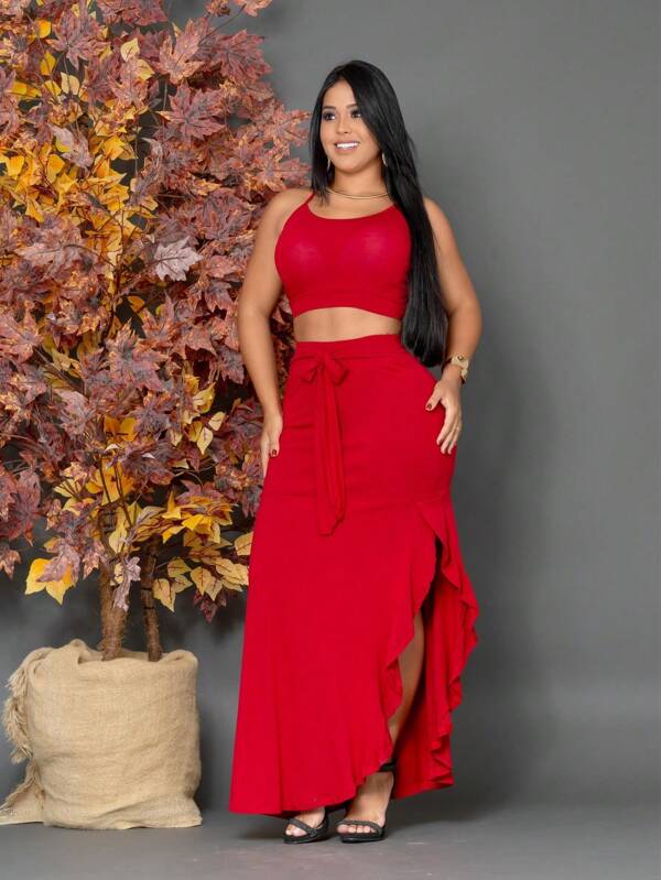 CONJUNTO SAIA LONGA E CROPPED. FENDA COM BABADO CROPPED COM BOJO AJUSTAVEL NAS COSTAS. MINAS