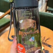 670毫升刻度設計水瓶，帶過濾器的直飲嘴，矽膠手柄帶設計，運動健身必備配件 - 黑色 - 查看 8