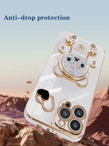 这款手机壳饰有彩虹糖熊图案，采用电镀工艺，DIY设计，心形造型，防震耐用。手机壳包含电镀隐藏式支架和全套配件，兼容苹果11/12/13/14/15 Pro Max、三星S22/23/24、UA04/A05/A14/A15/A24/A25/A34/A54S、小米、OPPO、vivo Redmi 13c等机型。此为国际版，非国内版。 - 白色 - 查看 4