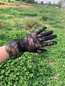 Un par de guantes de encaje negro de malla adecuados para fiestas de baile y festivales de música. - Negro - Ver 3