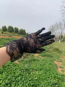 Un par de guantes de encaje negro de malla adecuados para fiestas de baile y festivales de música. - Negro - Ver 2