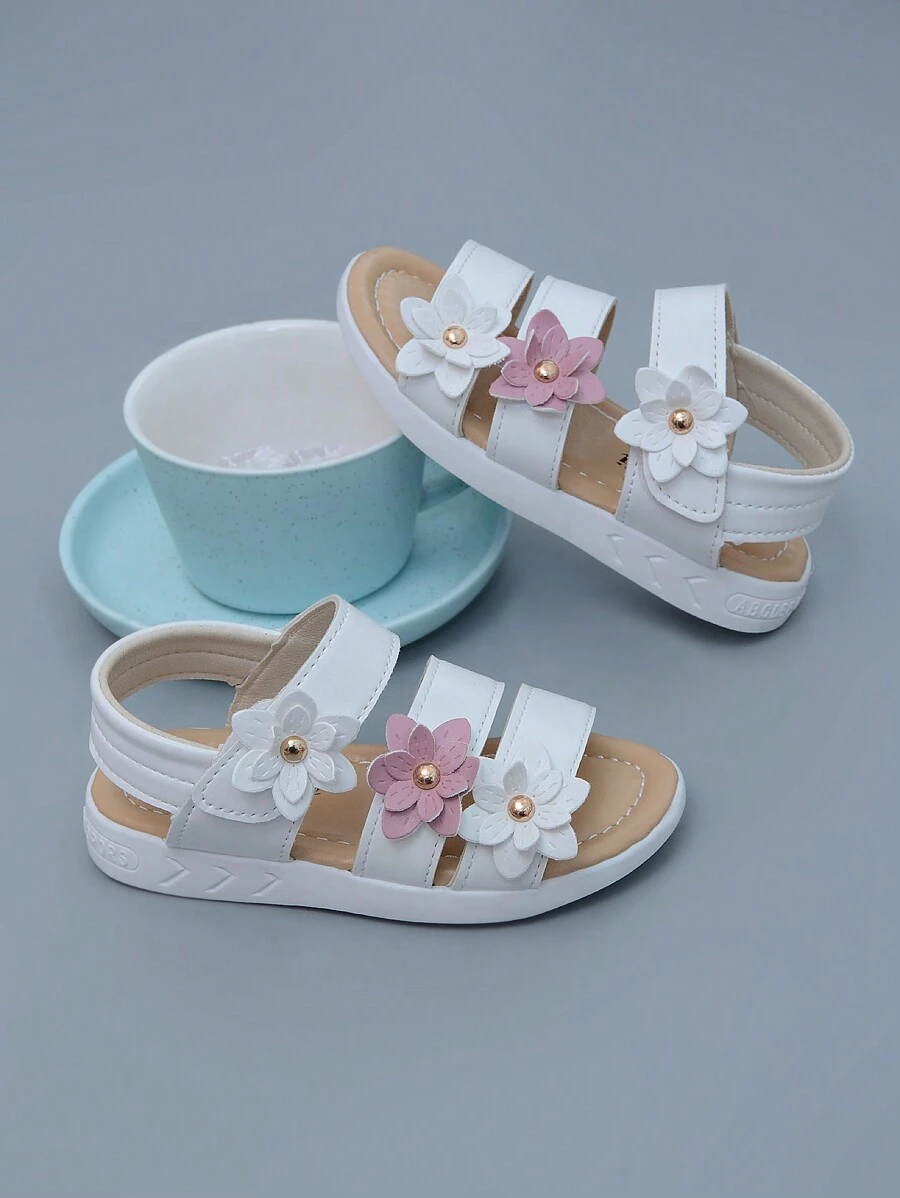 Nuovi sandali classici alla romana per bebè e ragazze, con fiore a sei petali in rilievo, disponibili in 3 colori, suola morbida antiscivolo con chiusura a strappo facile, sandali da principessa in pelle per prescolari. Nota: il motivo laterale sulla suola può variare leggermente tra le taglie [21-25, 26-29]