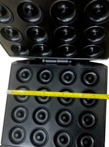 16 Donut Maker, 1400W, Capable Of Baking 16 Small Donuts At The Same Time, With A Non Stick Surface And A Diameter Of About 5CM. It Is A Multifunctional Children's Snack Machine That Can Make Mini Dessert Snacks. It Has Double-Sided Heating, Black Color, And Can Quickly And Evenly Bake In A Few Minutes. It Is Very Suitable For Family Breakfast Machines And Is Plug Type