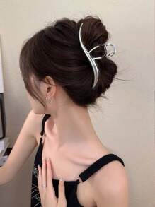 1pc Ladies Simple Gold-Tone Metal Hair Claw Clip In Cold Style, Fashionable & Versatile Hair Accessory For Daily Use,Gold Head Piece,Hair Accessories,Claw Clips,Hair Jaw Clip,Hair Clutch - Golden - View 3