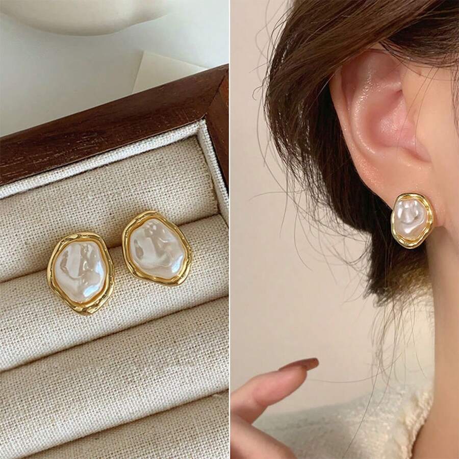 1 对女士不对称形状人造珍珠耳钉，简约而独特的设计，适合婚礼、节日和日常佩戴