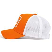 1 chapeau de baseball brodé de souriant pour homme à la mode chapeau de camionneur pour loisirs et protection solaire en plein air, adapté pour les vacances de printemps et d"automne à la plage.