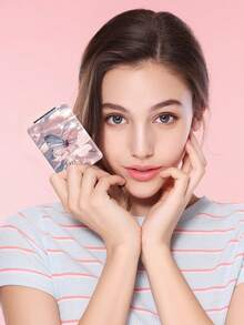 1入組蝴蝶系列便攜式梳妝鏡，可折疊，輕便，超薄，方便攜帶，不鏽鋼材質，銀色納米電鍍，細微之處考究，適用於多種場合和各種人群。可摺疊，呈方形，口袋大小，高跟鞋、蝴蝶、花朵、星星、夢幻圖案等成熟元素，設計精美、細膩、獨特、美麗。摺疊結構確保耐用和可靠性，具有抗跌落和易攜帶的優點。手持化妝鏡 - 彩色 - 查看 3