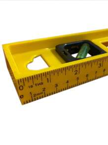 Nivel 3 gotas de 40 cm de largo (16 pulg) para angulos de  90, 180, 45 grados  con regla metrica en centimetros en el costado