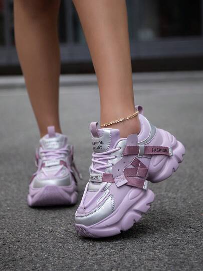 女士紫色字母图案撞色网眼拼接增高运动鞋，前系带百搭休闲舒适户外坡跟跑步鞋
