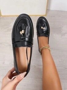 Mocasines para mujer de viento caliente con hebilla de metal, flecos, punta redonda, suela gruesa, tacón bajo, zapatos de moda para primavera
