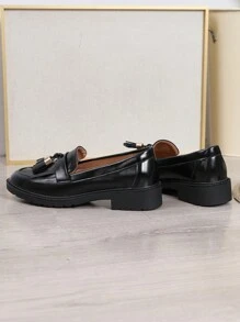 Mocasines para mujer de viento caliente con hebilla de metal, flecos, punta redonda, suela gruesa, tacón bajo, zapatos de moda para primavera