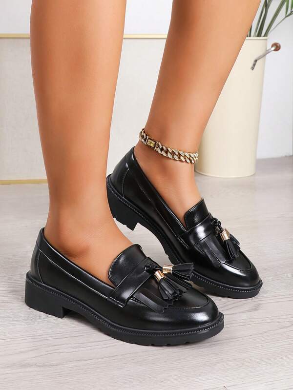 Spring Hot Wind Women Loafers With Metal Buckle Decoration, Tassel, Round Toe, Thick Bottom, Low Heel, Fashionable Shoes