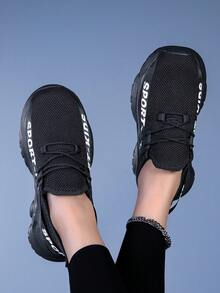 Tênis Feminino de Malha Respirável, Confortável, Leve e com Sola Grossa e Listras com Letras para Uso Casual