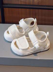 A Pair Of Cute Breathable Summer Sports Sandals With Hook And Loop Closure For Boys And Girls, Perfect To Prevent Kicking