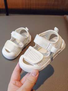 A Pair Of Cute Breathable Summer Sports Sandals With Hook And Loop Closure For Boys And Girls, Perfect To Prevent Kicking