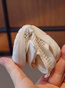 A Pair Of Cute Breathable Summer Sports Sandals With Hook And Loop Closure For Boys And Girls, Perfect To Prevent Kicking