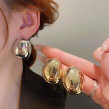 2pcs Women Gold Big Earrings, Sophisticated And Unique Design, Minimalist And Luxury Metal Silver Ear Studs, Fashionable And Elegant Suitable For Various Occasions.