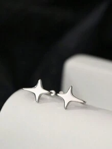 1pair Simple And Fresh Smooth Star Shaped Ear Clips Suitable For Women To Wear On Daily, Festival Or Party Occasions