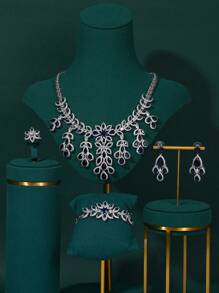 4件铜方晶锆石花朵流苏首饰套装 - 项链、耳环、戒指、手链。蓝锆石。适合新娘、婚礼、派对、礼物