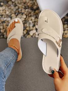Damen Große Größen Flache Sandalen Sommer neue Zehenabdeckung Retro leichte Strand-Slipper-Schuhe