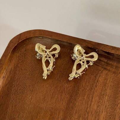 2入組女性金屬蝴蝶夾和髮夾，獨特設計，適用於髮量較少且半綁髮的日常使用