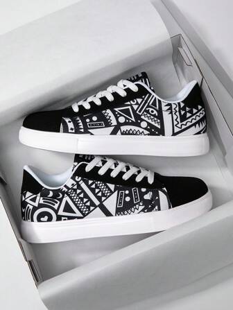 Men Fashionable Graffiti Canvas Casual Skate Shoes With Contrast Color And Full Letter Printed Pattern And Front Tie