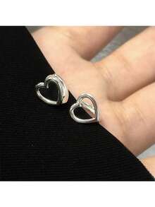 1對S925純銀心形耳環Ins冷風耳套，利基設計，極簡而多功能的中空耳環，適合男女日常佩戴，是母親、女友的理想禮物，也可作為情人節、復活節禮物 - 心形 - 查看 2