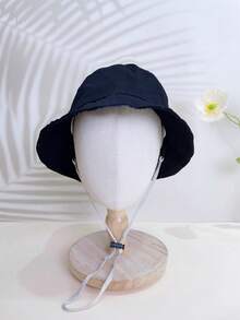A Black Color Unisex Middle-Child Children Bucket Hat, Suitable For All Seasons, Made Of Lightweight All-Season Fabric Material. The Hat Is A Wide-Brimmed Summer Sun Ion Children Bucket Hat That Can Also Be Worn In Other Seasons.