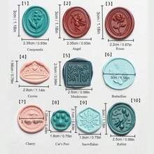 1入組夢幻蠟印章，鋅合金材質，造型綺麗如飛瀑玉帶、愛心氣球、幸運摩天輪等，可搭配蠟糰在信函和卡片上增添甜美可愛的裝飾。是生日禮物、假期、派對和邀請的理想工具，可清洗並可當男女皆宜的禮物送出。適用於任何書籍，體積小巧，易於使用。 - 金色 - 查看 6