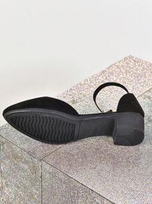 Zapatos de tacón alto sexy y hermosos para mujeres con punta y correa de hebilla, con tacón grueso y detalles de calado, adecuados para ir de compras y asistir a fiestas nocturnas, color negro