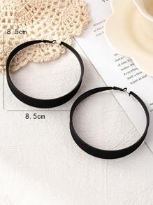New Arrivals! Fashionable And Personalized Simple Exaggerated Metal Hoop Earrings That Are Versatile And Fashionable.