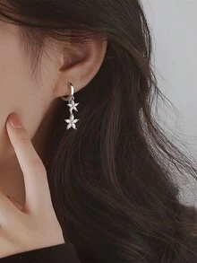 1 对精致轻奢 S925 银花耳环女士新款时尚耳钉高级感耳环坠入式极简主义风格耳扣适合女孩/女士/女朋友、朋友、情侣、生日礼物创意、精美珠宝礼物 - 銀色 - 查看 3