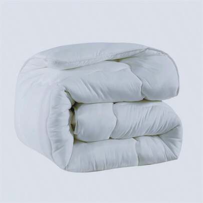 1pc Skin-Friendly Polyester Fiber Quilt And Bedding, Multifunctional All Seasons Mat, Suitable For Hotel Use, Warm And Minimalist, Suitable For Autumn And Winter