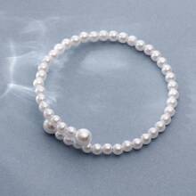 1入法式復古珍珠手鐲，適用於女性，INS風格，獨特豪華設計，多用途時尚款手鐲（約44顆隨機排放的珍珠） - 白色 - 查看 9