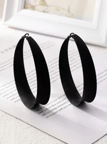 New Arrivals! Fashionable And Personalized Simple Exaggerated Metal Hoop Earrings That Are Versatile And Fashionable.