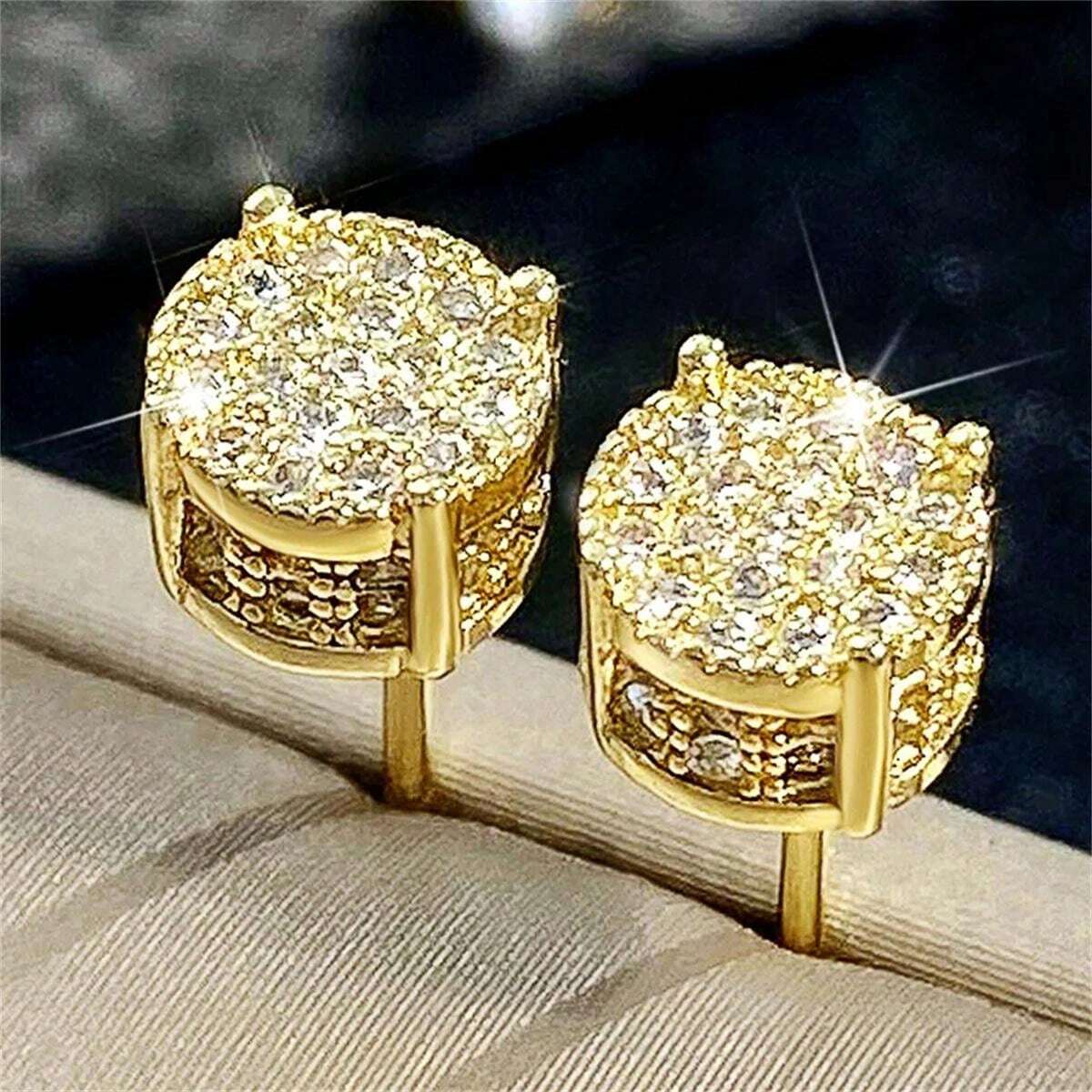Boucles D'oreilles Clous Plaqué Or 24 Carats Avec Zirconium Cubique Blanc - Imperméable - Fait Main - Marque DJADEE