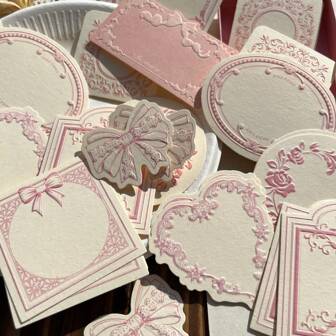 30張復古浮雕厚牛皮特殊紙便簽，配以花卉蝴蝶細節框，INS風格，適用於日誌裝飾，手工紙卡