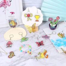 热缩艺术钥匙扣套装，包含10张热缩塑料纸、钥匙扣夹、开口钥匙圈、带链钥匙圈、连接环、打孔器，适用于DIY手工制作